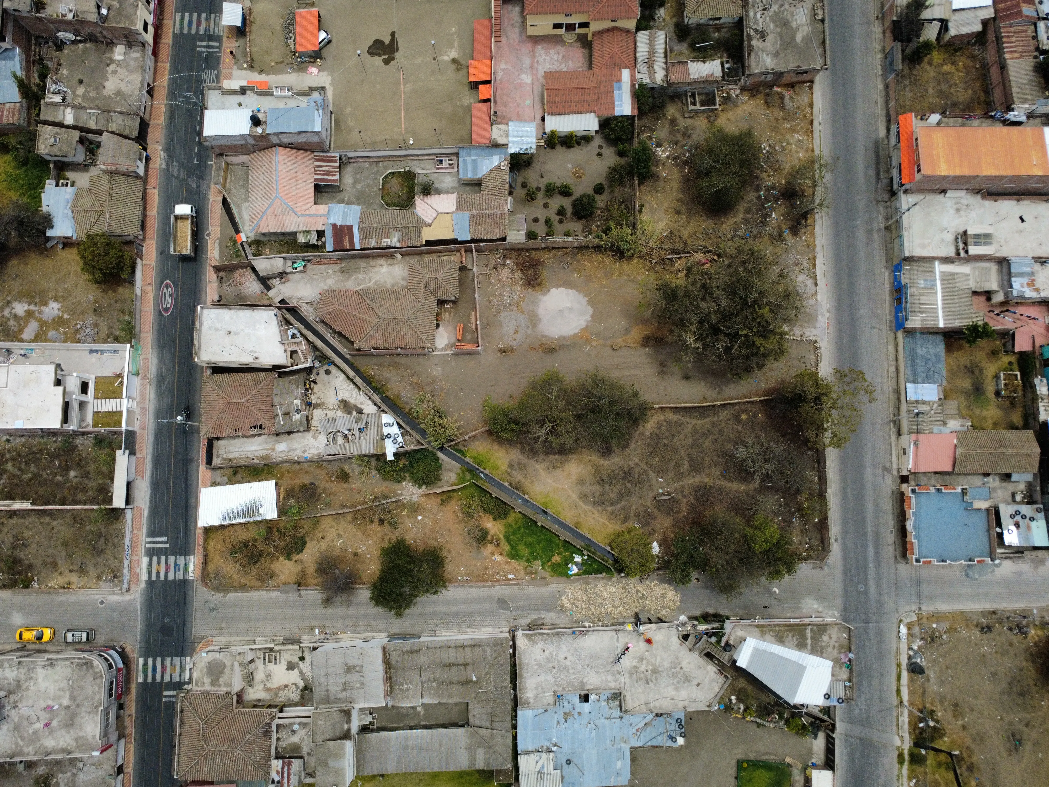 Vista cenital del terreno de Shefá en el centro de Guano, entre las calles García Moreno, Luis Cabrera y Agustín Dávalos