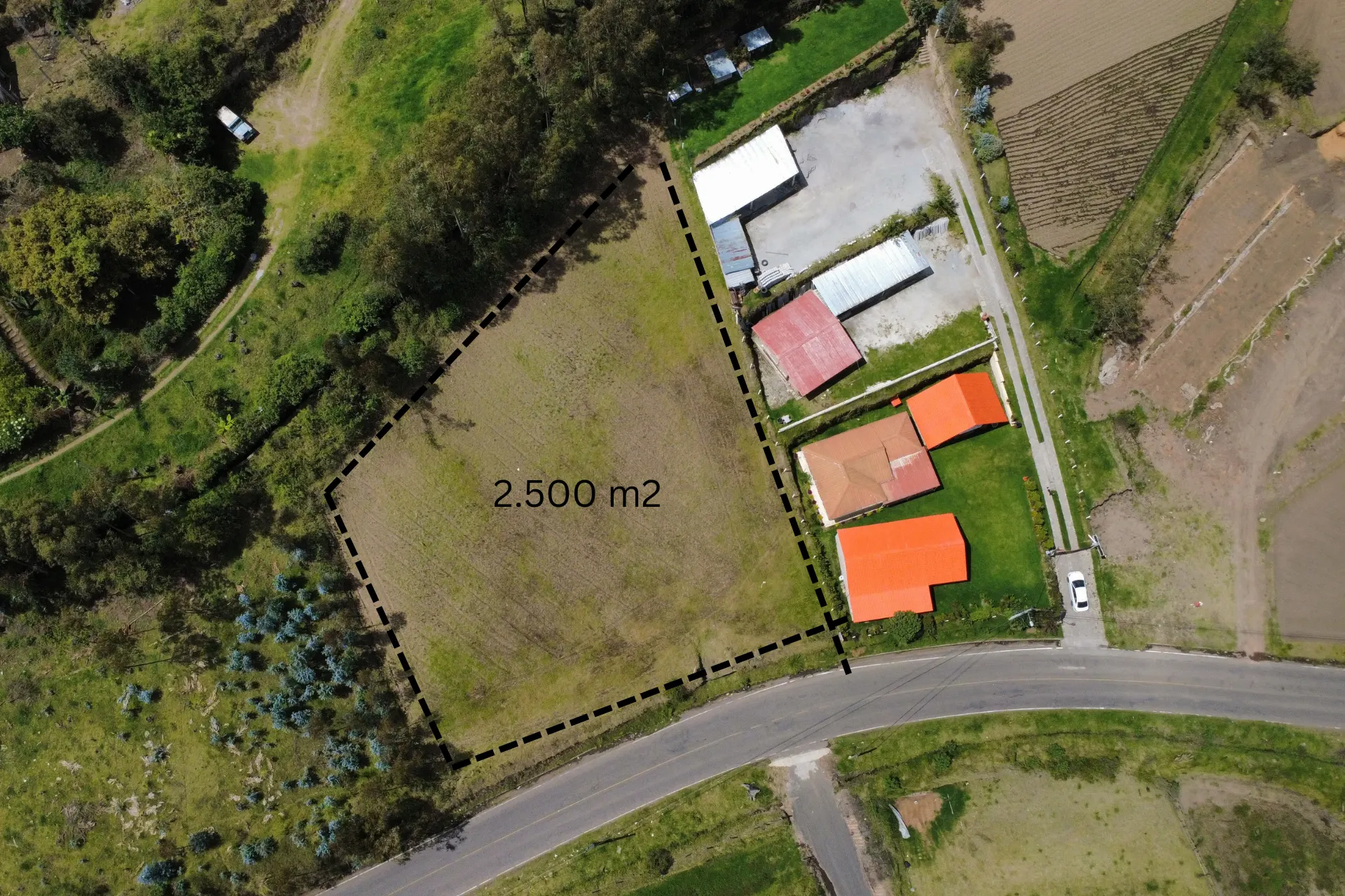 Terreno Shugal de 2.500 m² delimitado, junto a la Av. Leopoldo Freire